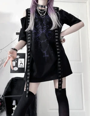 Black and purple cold-shoulder jirai kei gothic skull print cotton t-shirt oversized fit front full-body model shot