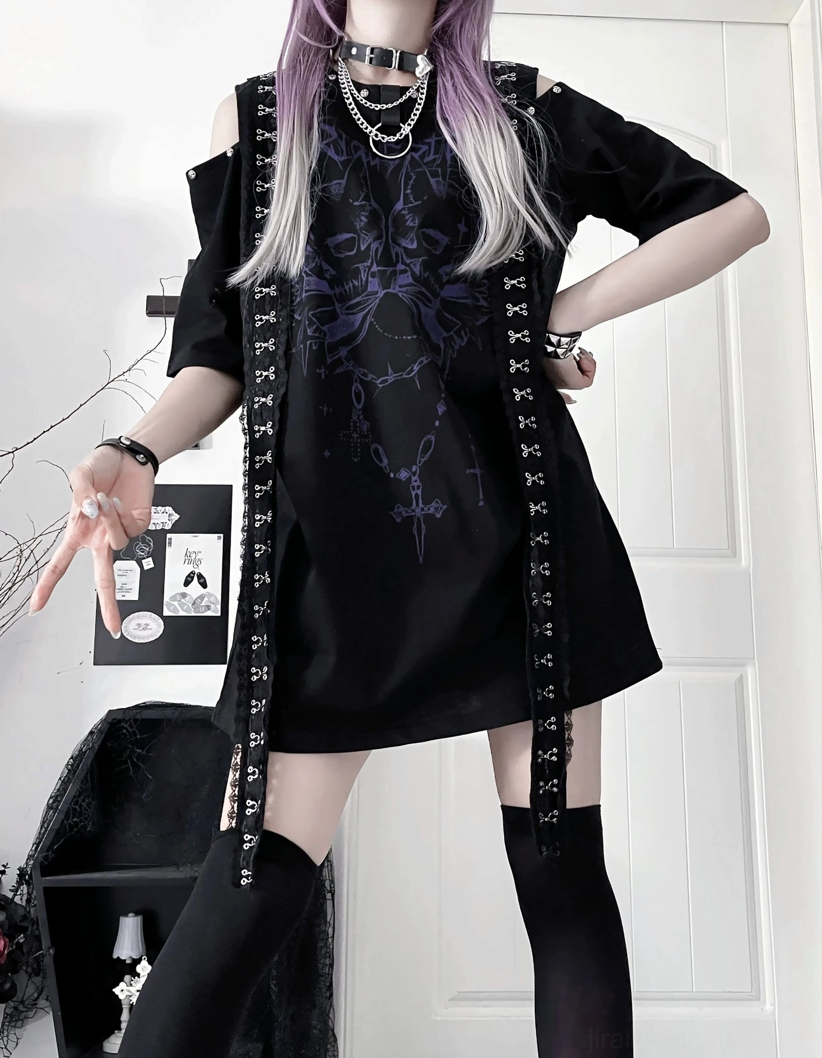 Black and purple cold-shoulder jirai kei gothic skull print cotton t-shirt oversized fit front full-body model shot
