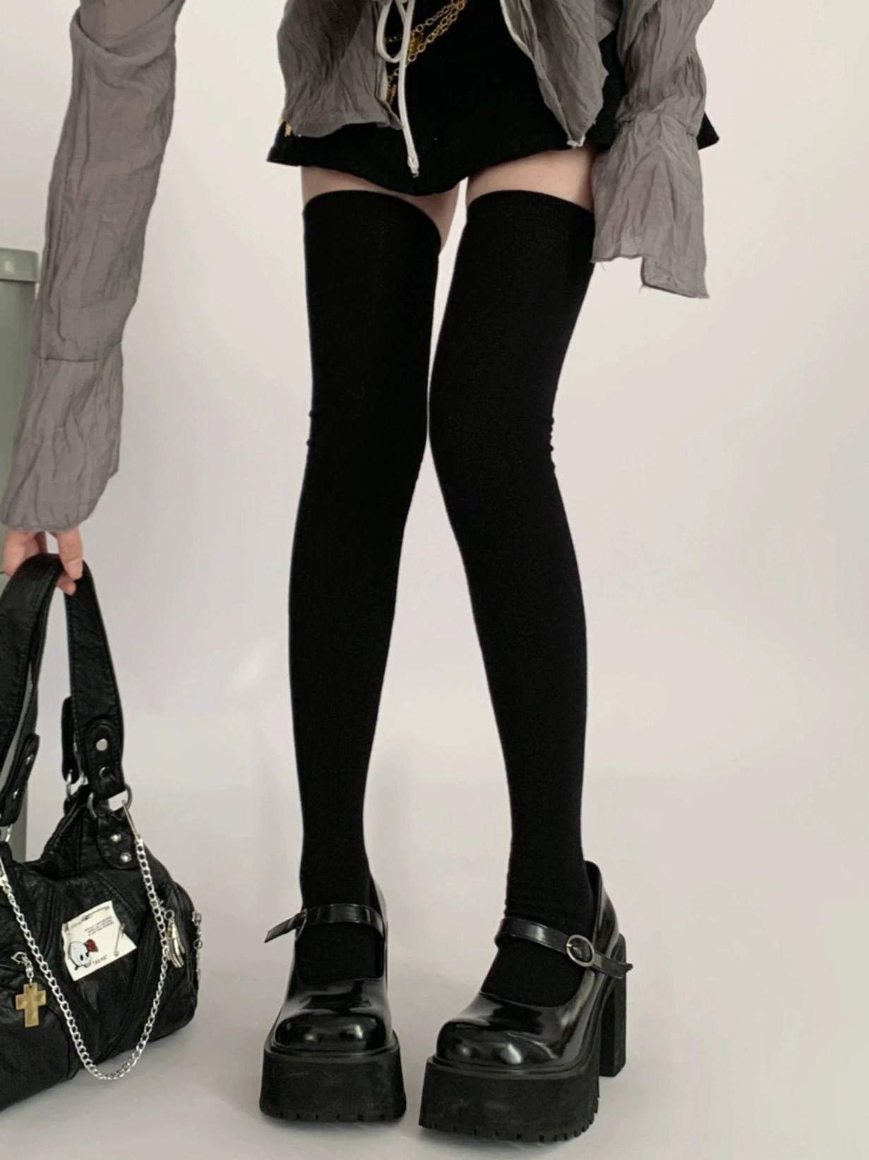 Jirai Kei black thigh-high socks front lower-body shot black chain handbag gray coat platform leather shoes
