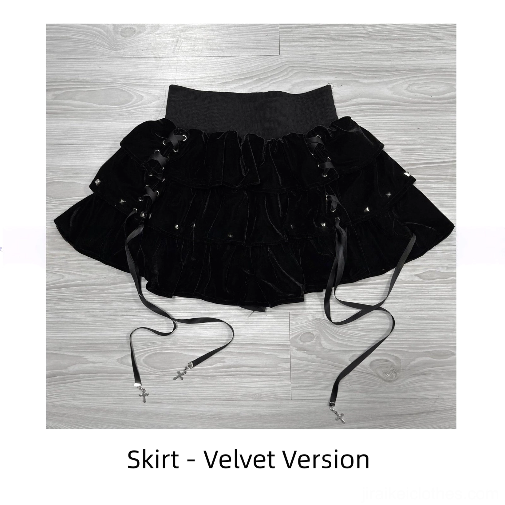 Black velvet Jirai Kei skirt size comparison showing S M L fit on models demonstrating high-waisted design and ruffle silhouette