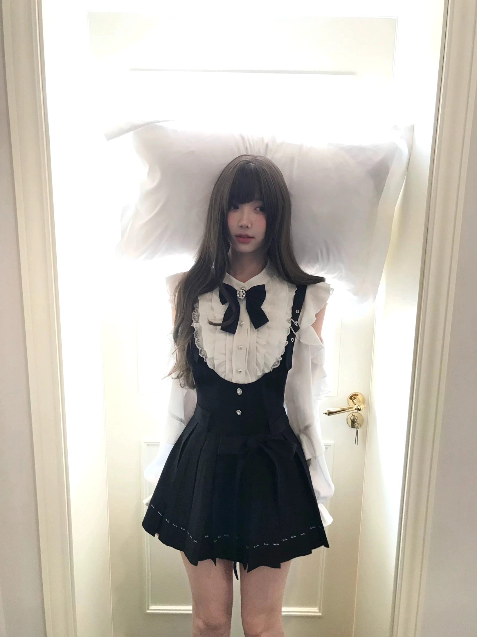 Jirai Kei two-piece set full-body front view model wearing black bow collar classic black-and-white color matching indoor setting
