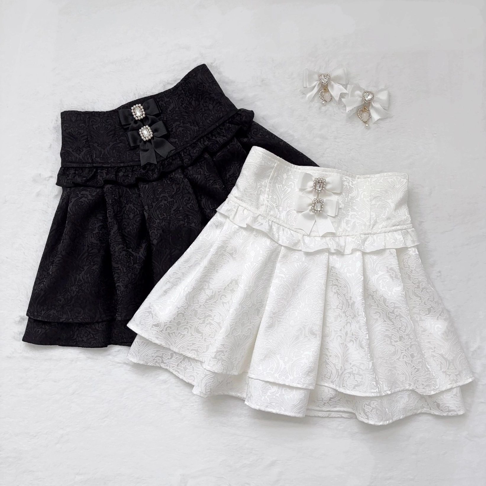 Jirai Kei black and white skirt size comparison multiple color option styling versatility display