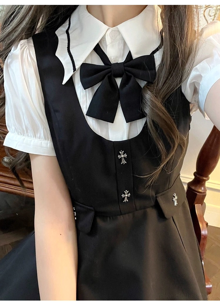 Jirai Kei blouse puff sleeves and black bow tie close-up chest neckline architectural collar