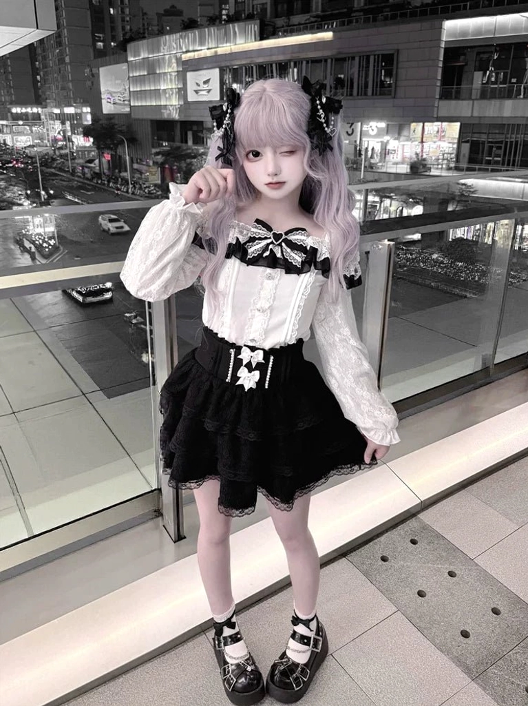 Jirai Kei off-shoulder blouse and layered lace skirt styling details accessories coordination with Jirai aesthetic elements