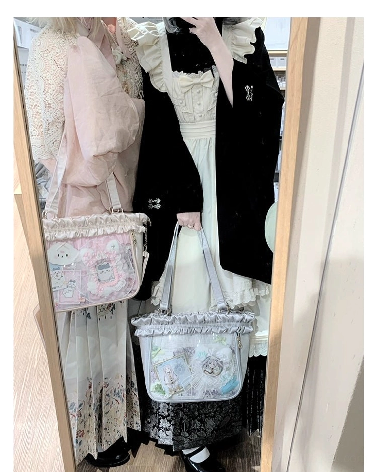 Jirai Kei bouquet itabag convention event carry demonstration showing collectible display and practical functionality combined