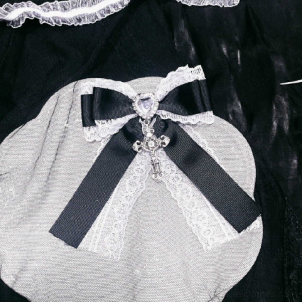 Jirai Kei bow collar clip featuring black satin bow, white lace trim, heart rhinestone and cross charm decorations