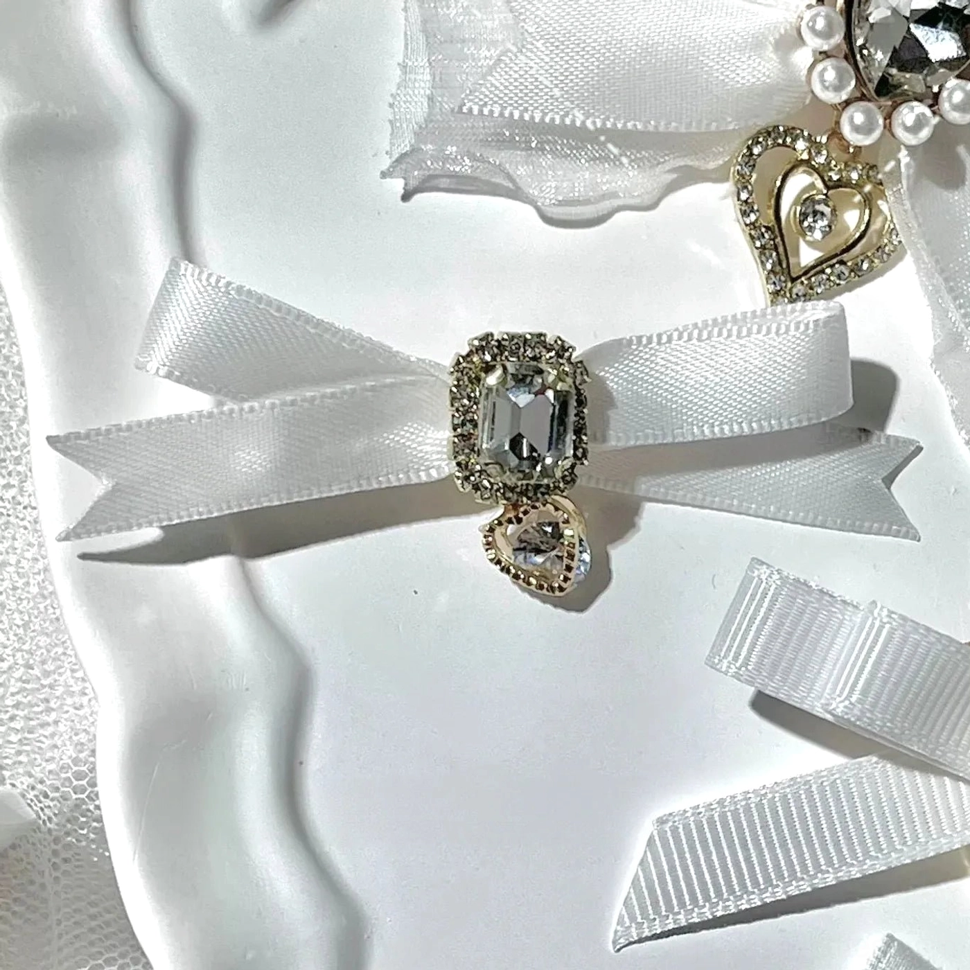Jirai Kei bow hair clips size scale reference showing actual dimensions and clip mechanism close-up detail photography