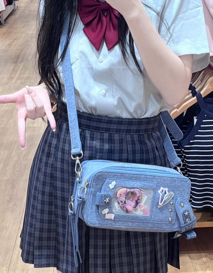 Jirai kei brick itabag measurement dimensions showing size scale relative to hand and body proportion