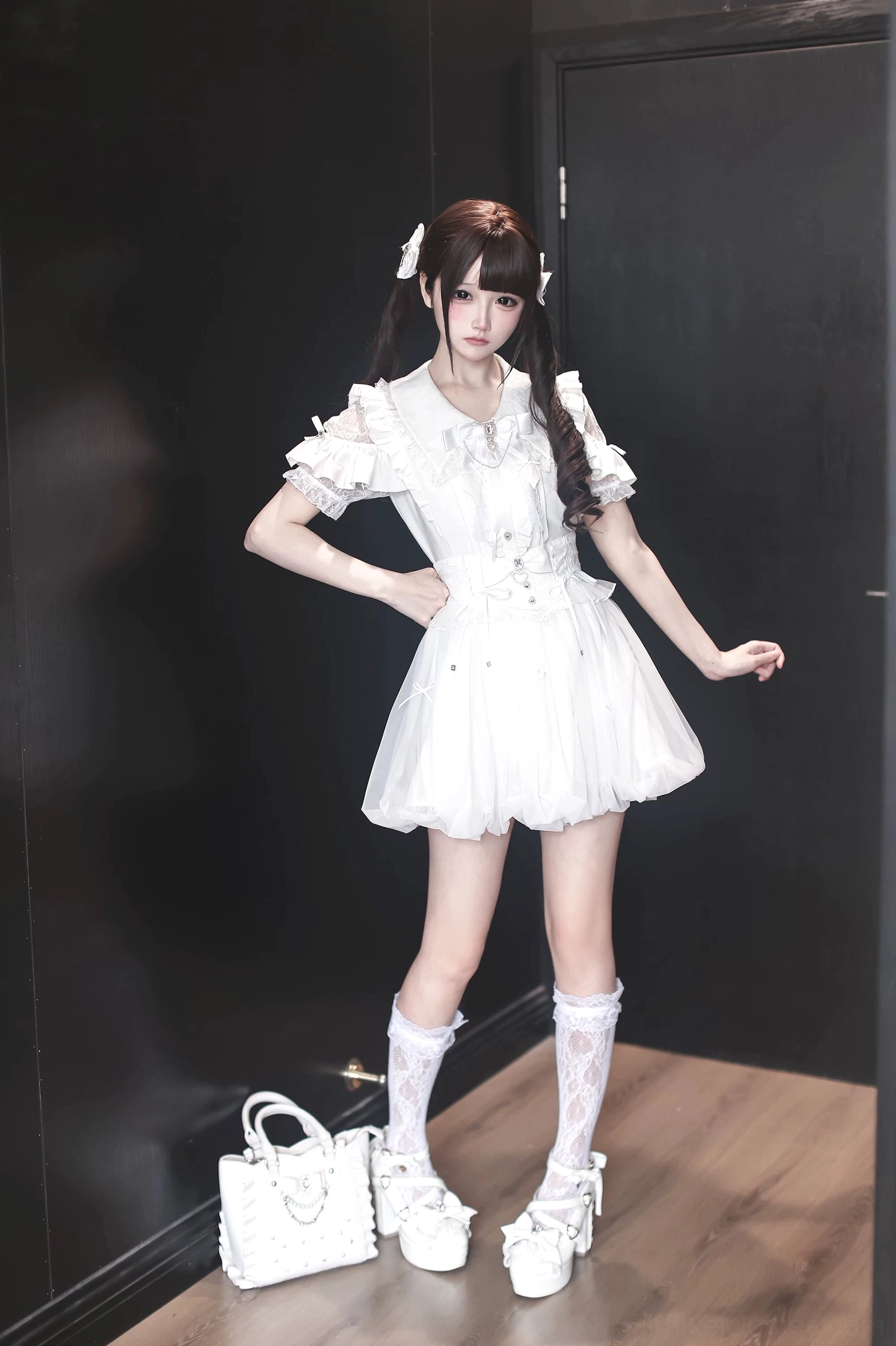 Jirai Kei bubble skirt elastic waistband and structured front high-waist feature, size comparison showing fit and voluminous bubble hem detail