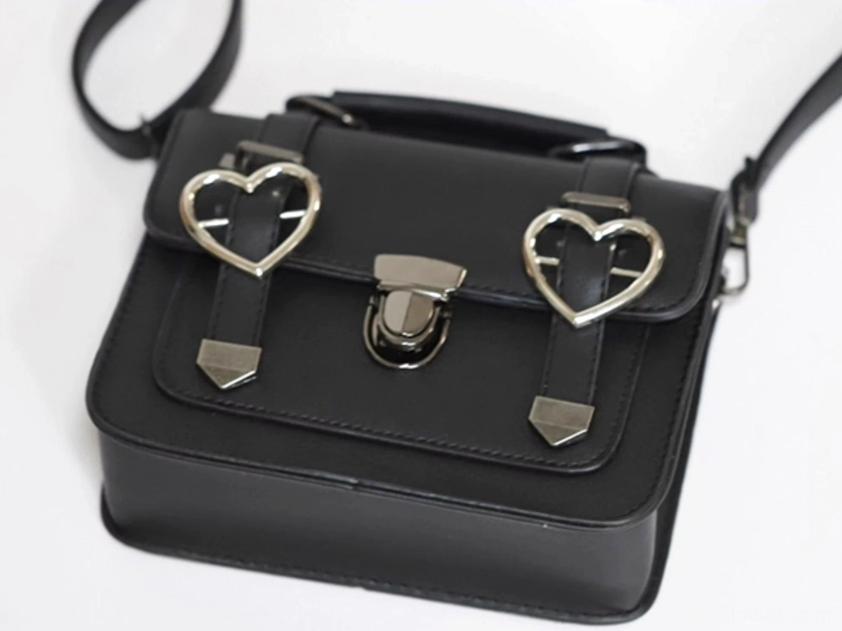 Jirai Kei Cambridge handbag metal lock clasp and central hardware detail showing premium finishing and decorative embellishments in close-up