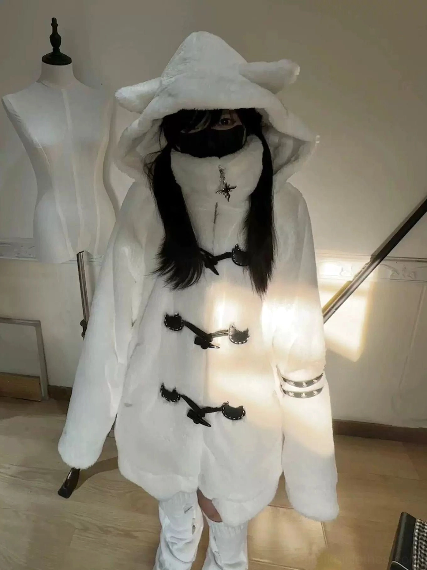 Jirai kei cat ear hooded coat horn toggle fasteners close-up detail decorative buckle