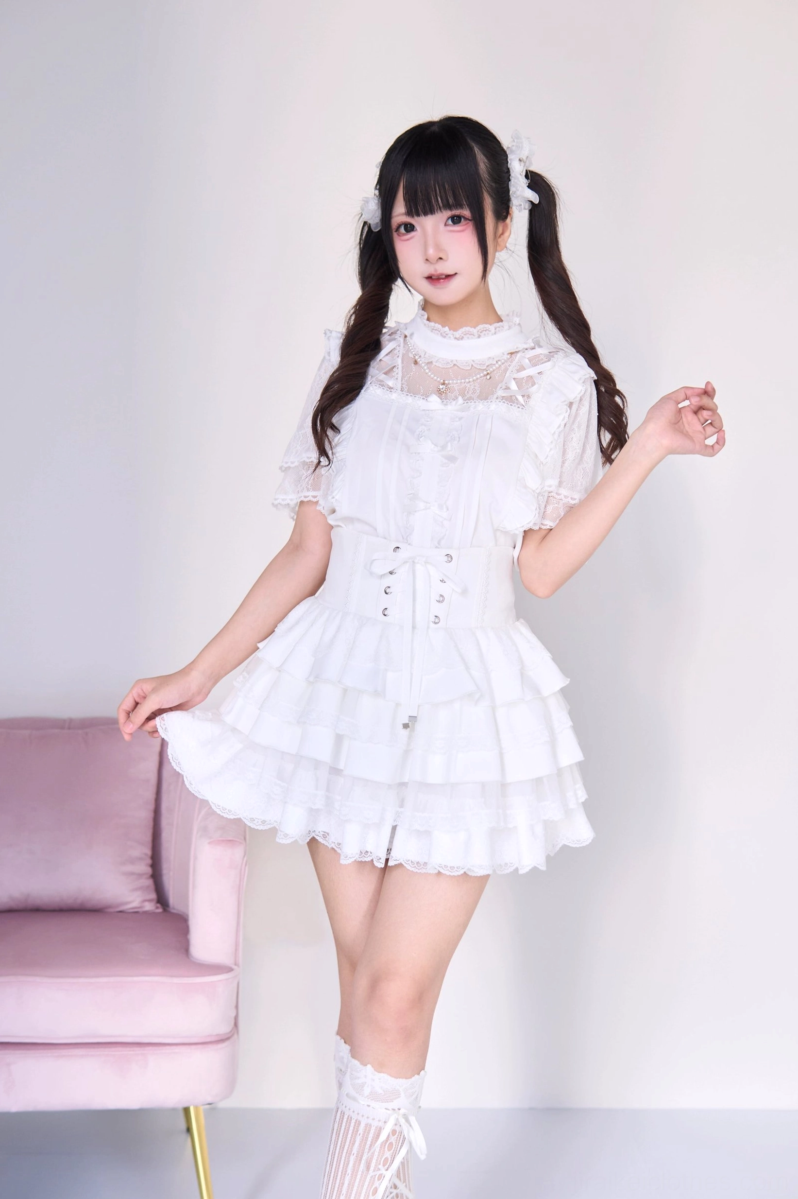Jirai kei complete two-piece ensemble styling inspiration full outfit with pearl necklace blouse tiered cake skirt platform shoes and stockings