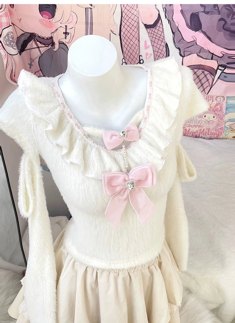Detachable pearl chain bow ornament accessory for Jirai Kei sweater set one size fits M showing versatile styling option and delicate craftsmanship