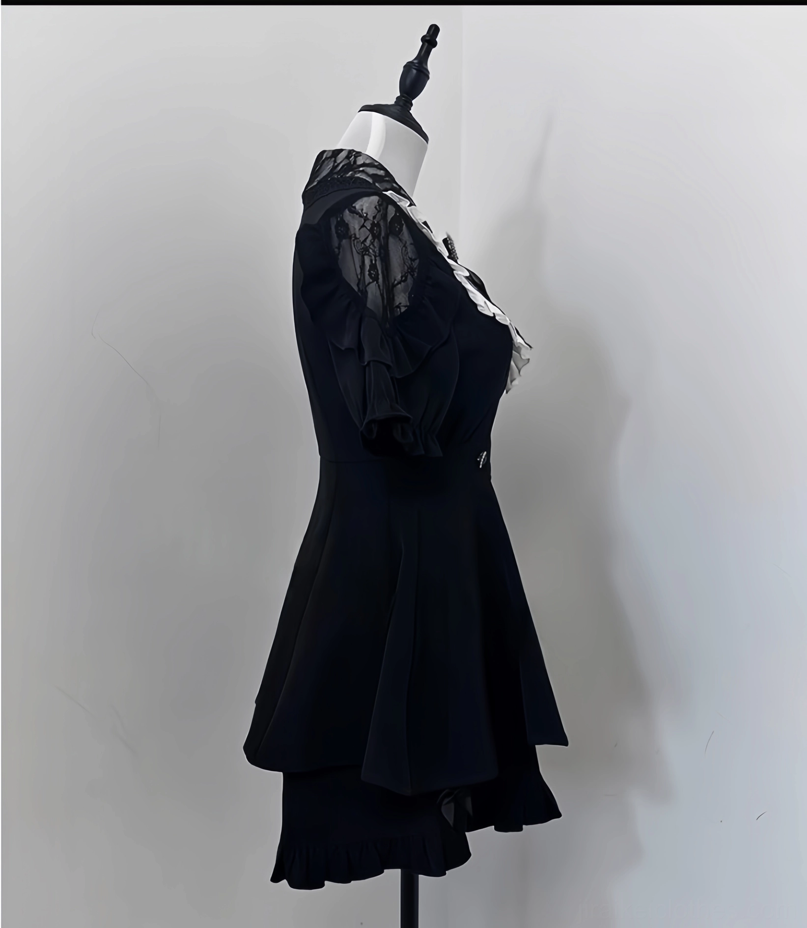 Jirai Kei dress set care instructions showing hand wash and delicate dry recommendations for maintaining lace and details