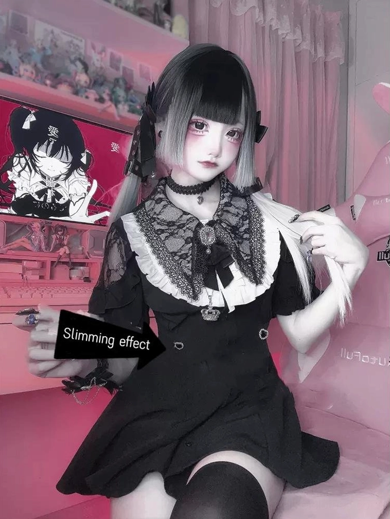 Jirai Kei dress set half-body front close-up showing white lace puritan collar with bow decoration and slim-fit silhouette in pink-toned room