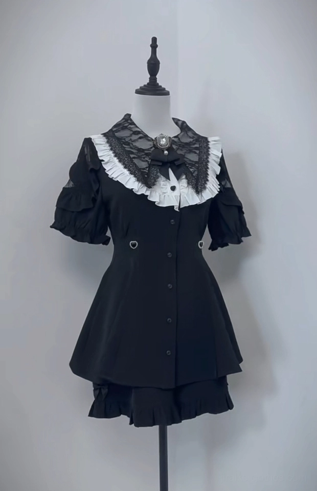 Jirai Kei dress set XL size option demonstrating well-proportioned fit with balanced design elements across medium-large frame