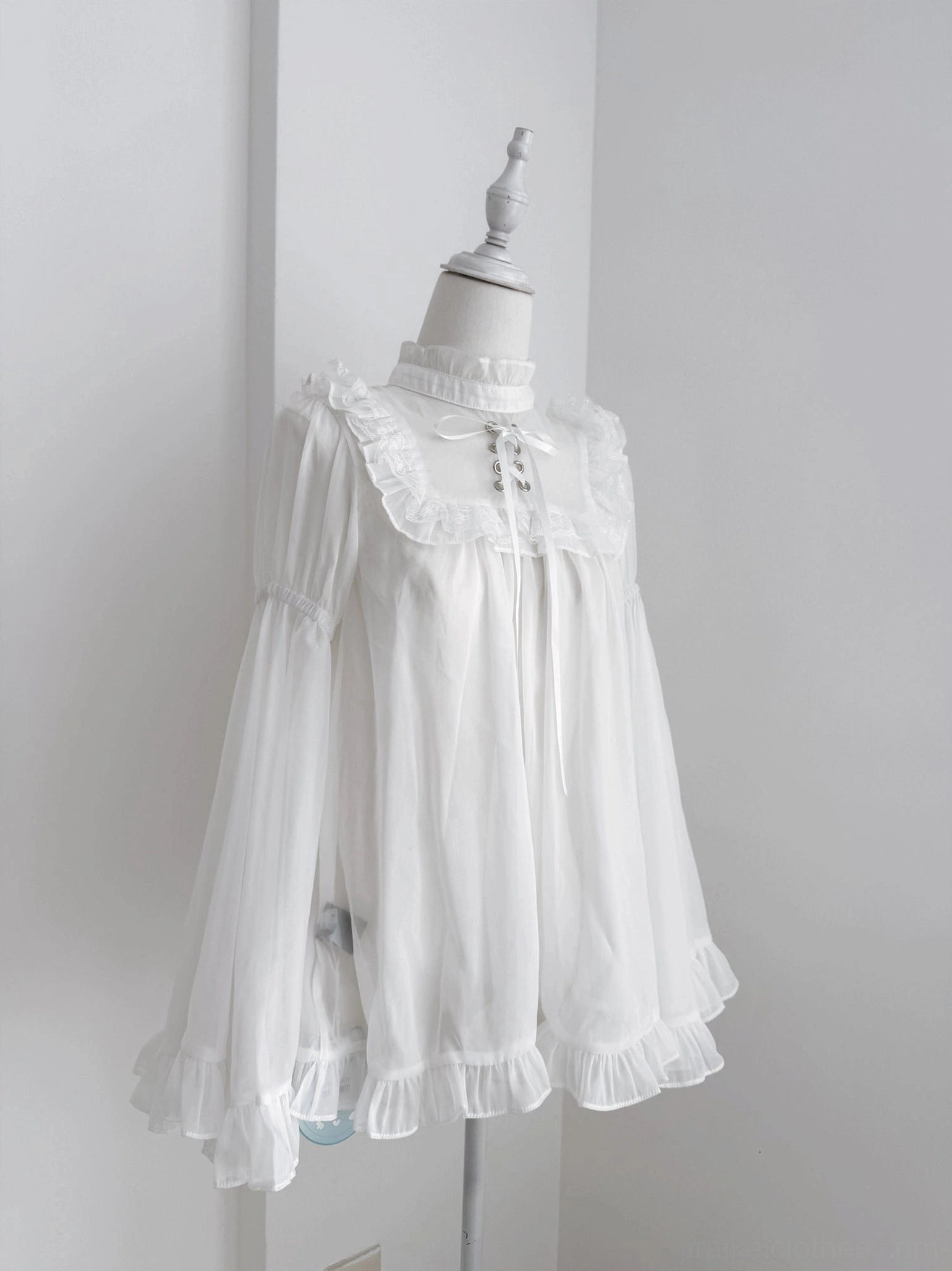 Jirai Kei ensemble adjustable waist shirring and tie belt on jumper dress showing fit customization features