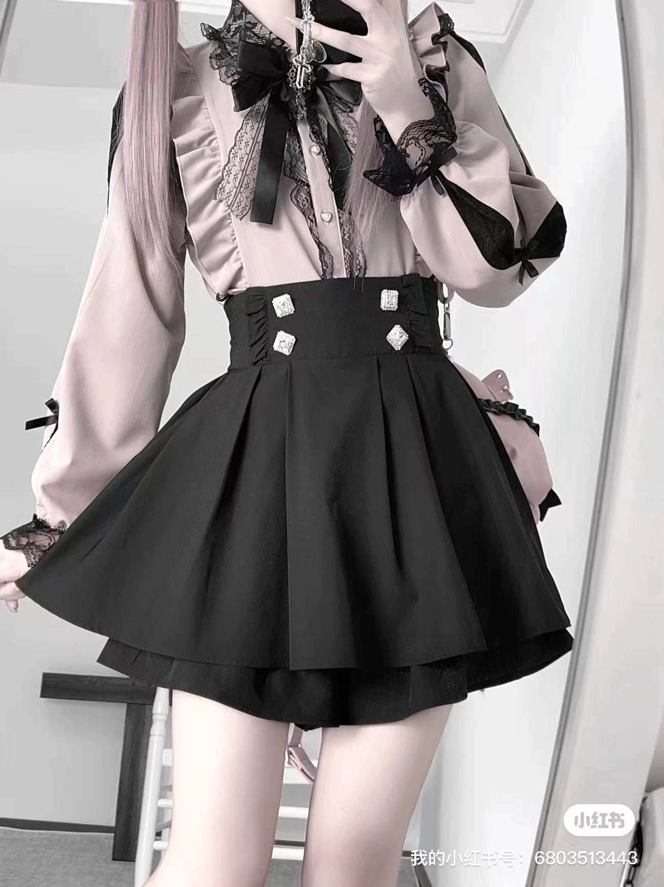 Jirai Kei dusty pink ruffled lace blouse with black lace cuffs bowtie decorative waist buckles mirror selfie high-waist skirt