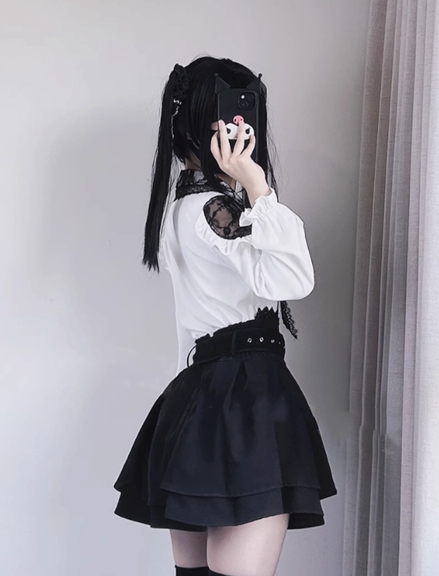 Jirai Kei outfit casual everyday wearing model demonstration how to style blouse and skirt with accessories