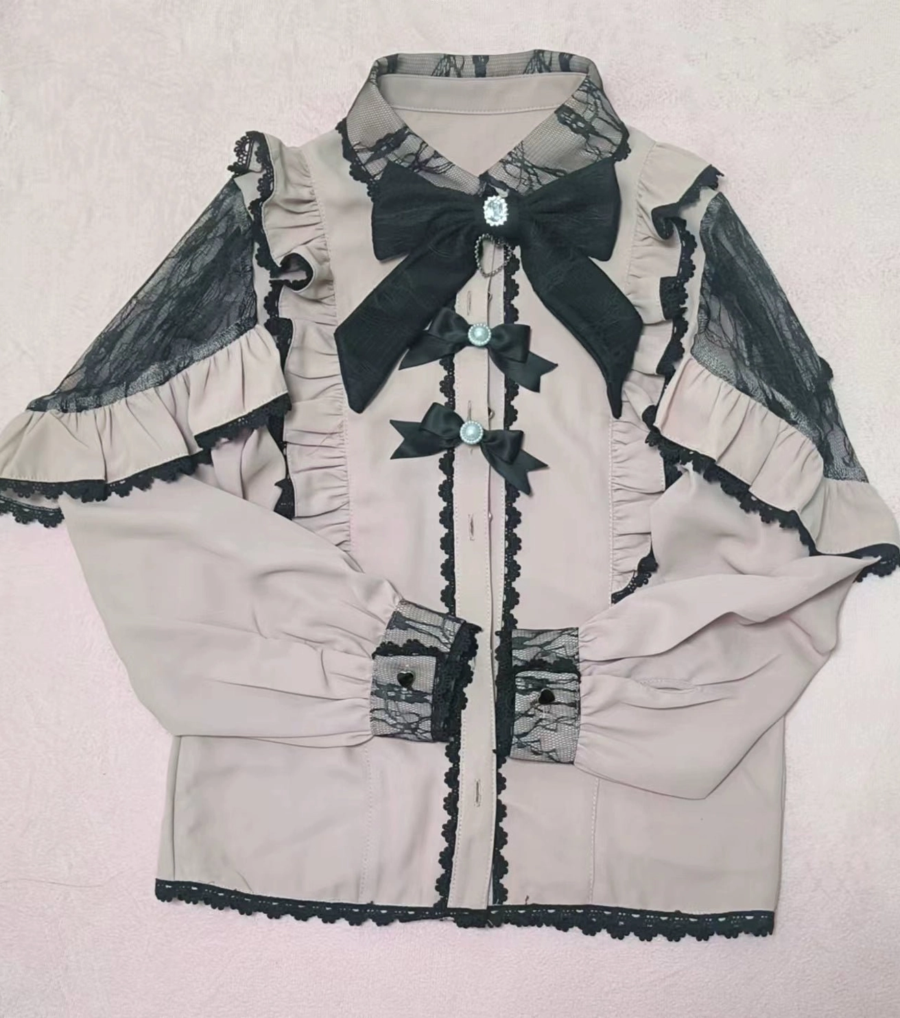 Jirai kei fashion aesthetic documentation blouse and skirt together showing landmine girl subculture elements