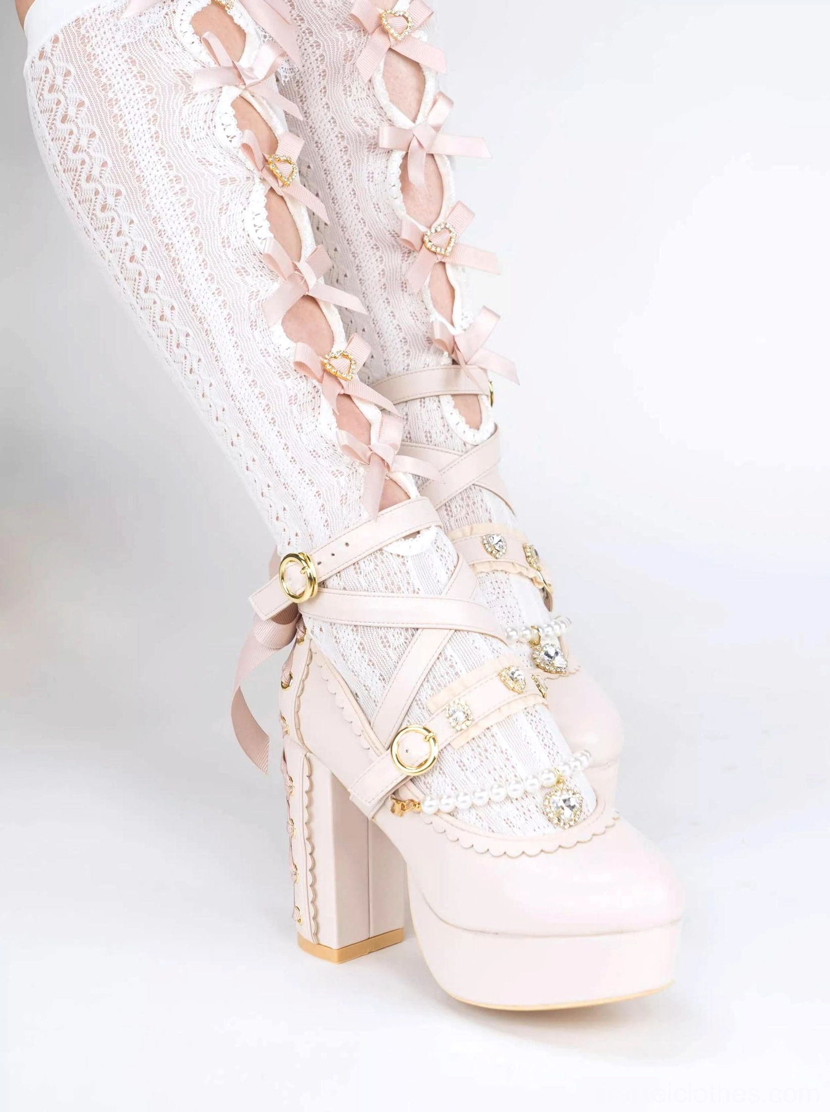 Jirai Kei subculture fashion aesthetic explanation lace bow socks cultural context Japanese underground style