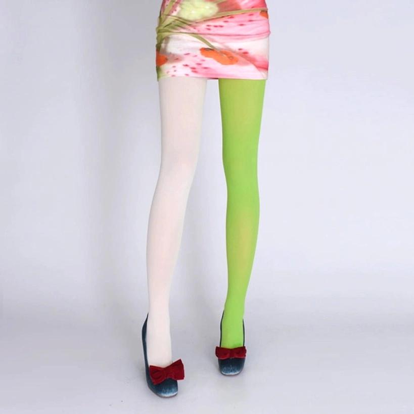 Jirai kei fashion styling details including chain accessories and color-block velvet pantyhose