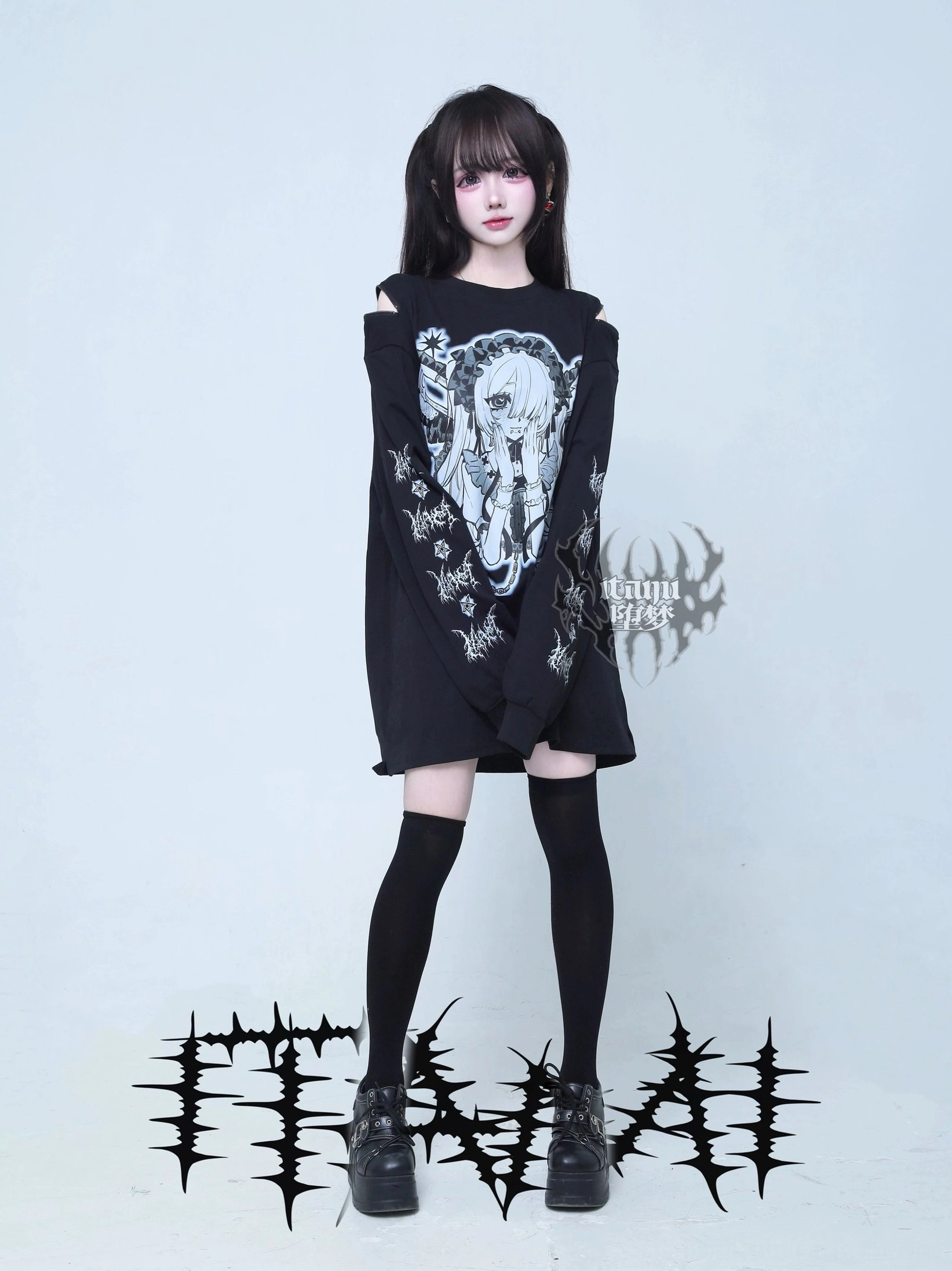 Full body front view yandere anime gothic long-sleeve tee blue-white print loose elongated fit cold-shoulder design