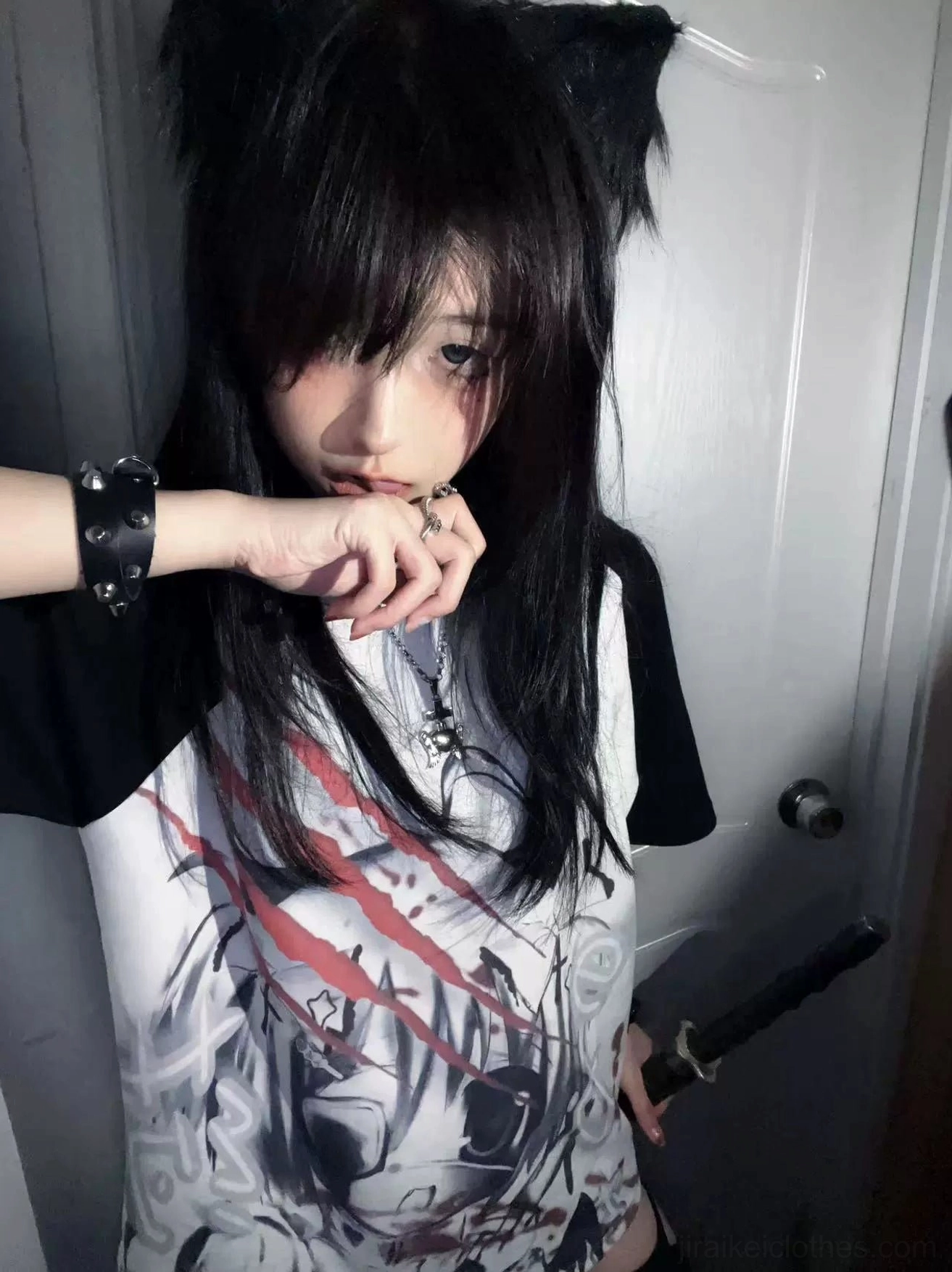 Jirai Kei gothic anime T-shirt with raglan sleeves and bold color blocking between white torso and black contrast arms