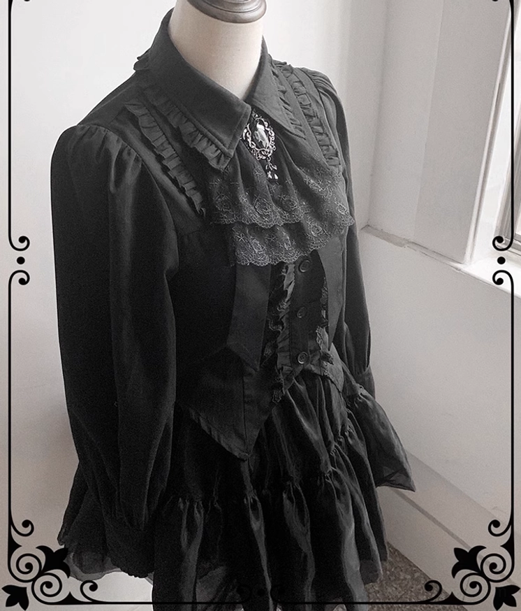 Jirai Kei Gothic Lolita blouse cuff detail pleated lace ruffled hem wrist finishing