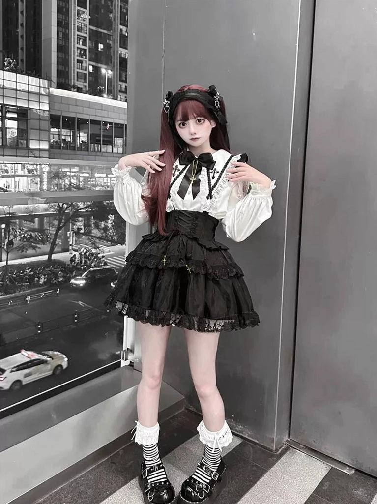 Jirai Kei Gothic Lolita complete outfit full body front view twin-tail model tiered ruffle black skirt white blouse platform loafers