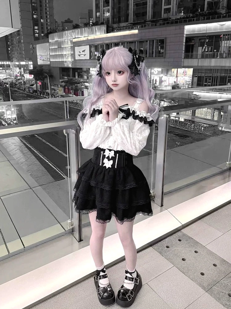 Gothic Lolita Jirai Kei fashion two-piece ensemble complete outfit styling guide with recommended accessories and shoes
