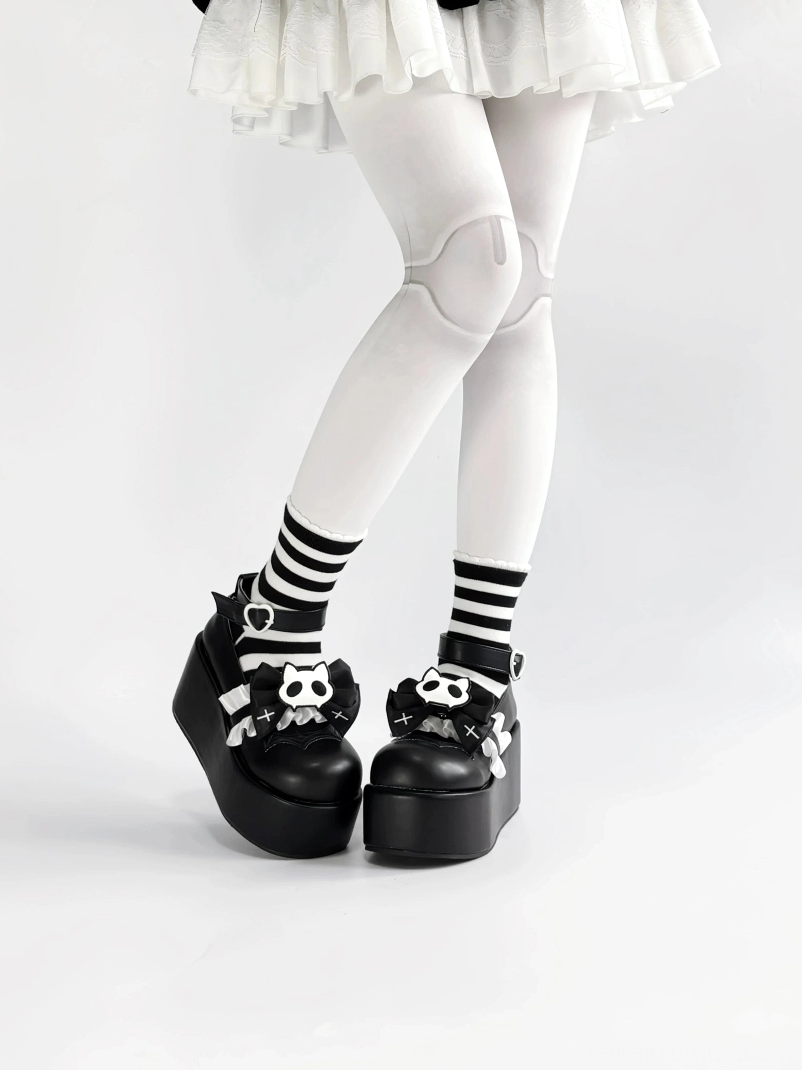 Jirai Kei gothic platform Mary Jane shoes sole and construction quality PU material durability demonstration