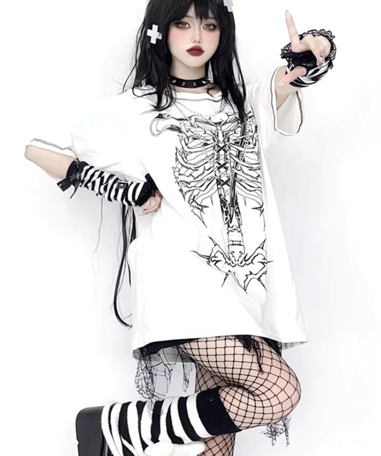 Black jirai kei gothic punk ribcage dagger T-shirt chain collar metal embellishment close-up detail view