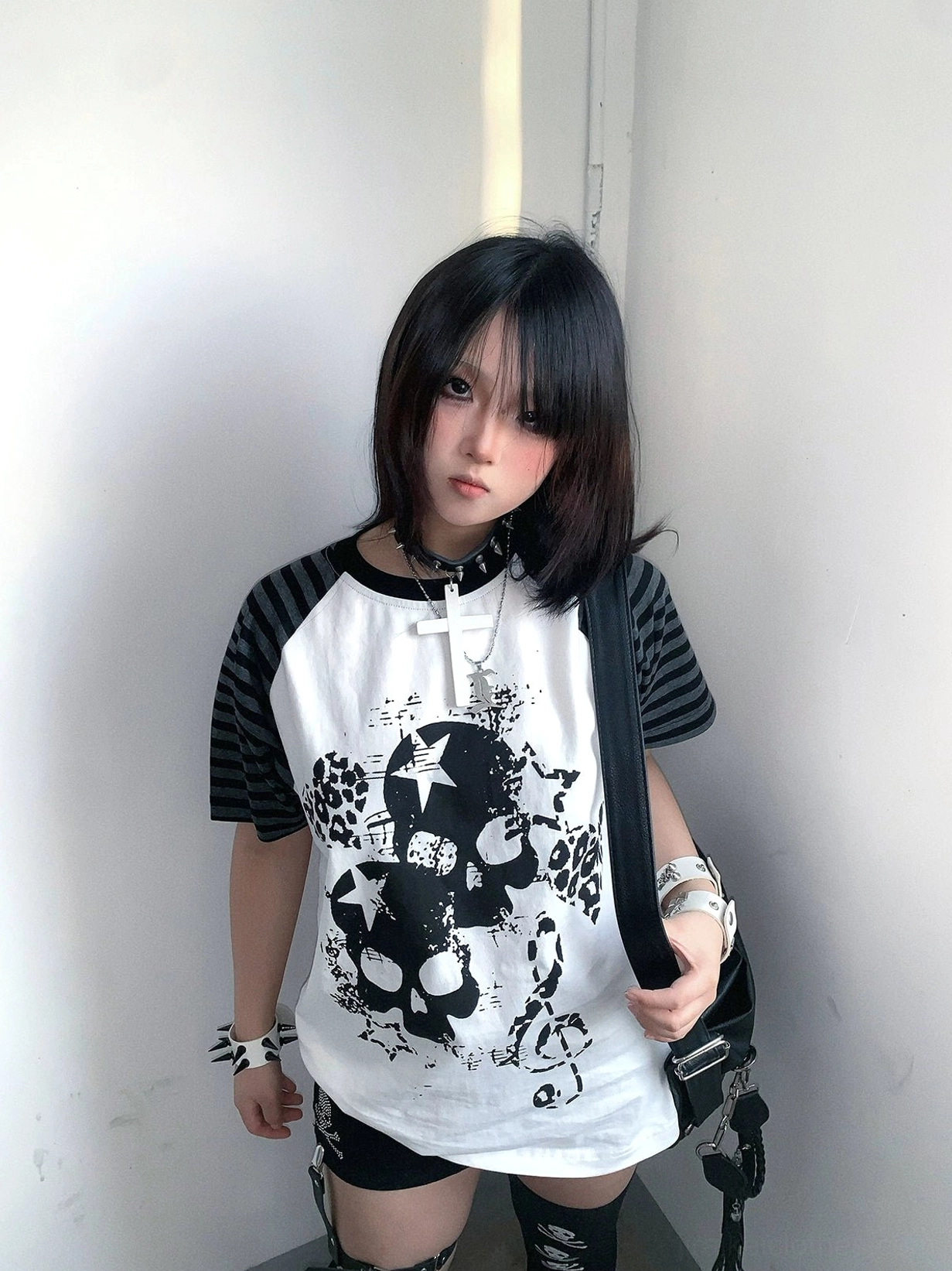 Jirai Kei gothic skull musical note raglan t-shirt close-up white background cross choker bracelets styling
