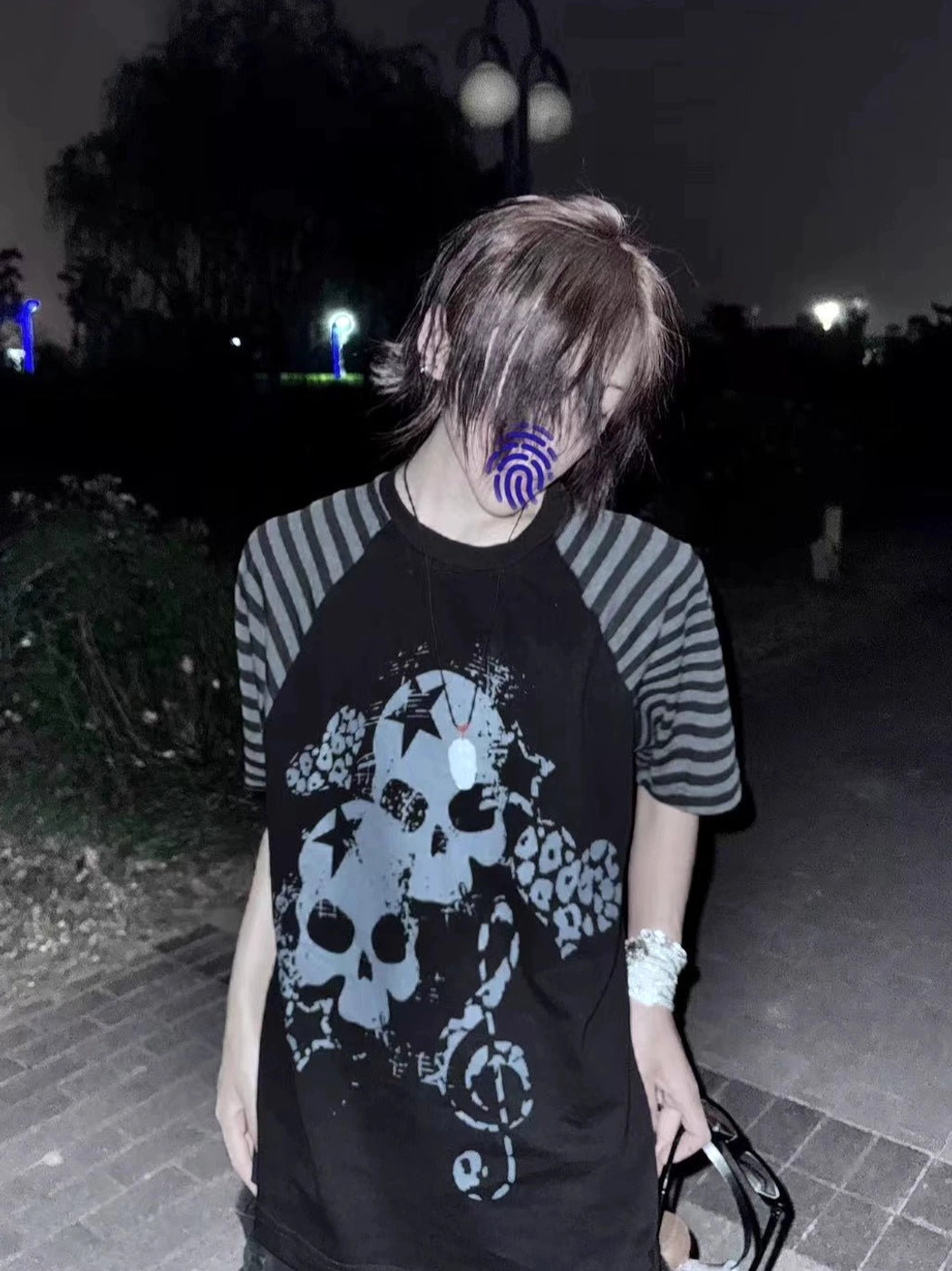 Black jirai kei gothic raglan t-shirt outdoor park styling spiral lollipop prop handbag night scene