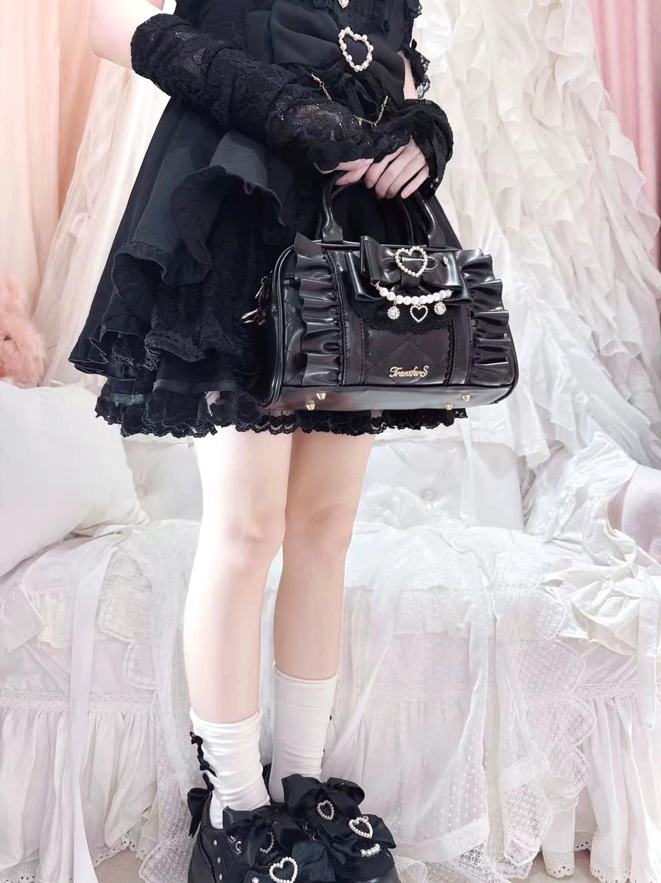 Jirai Kei handbag interior view showing zipper closure mechanism and lining fabric quality for durability and functionality