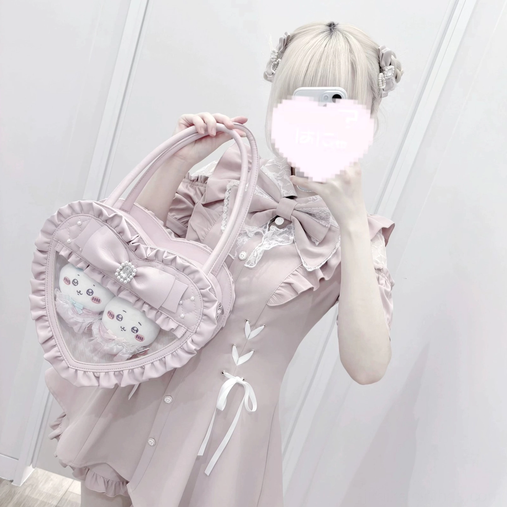 Jirai Kei heart-shaped itabag with shoulder strap attachment detail showing adjustable length strap connection point and carrying system versatility