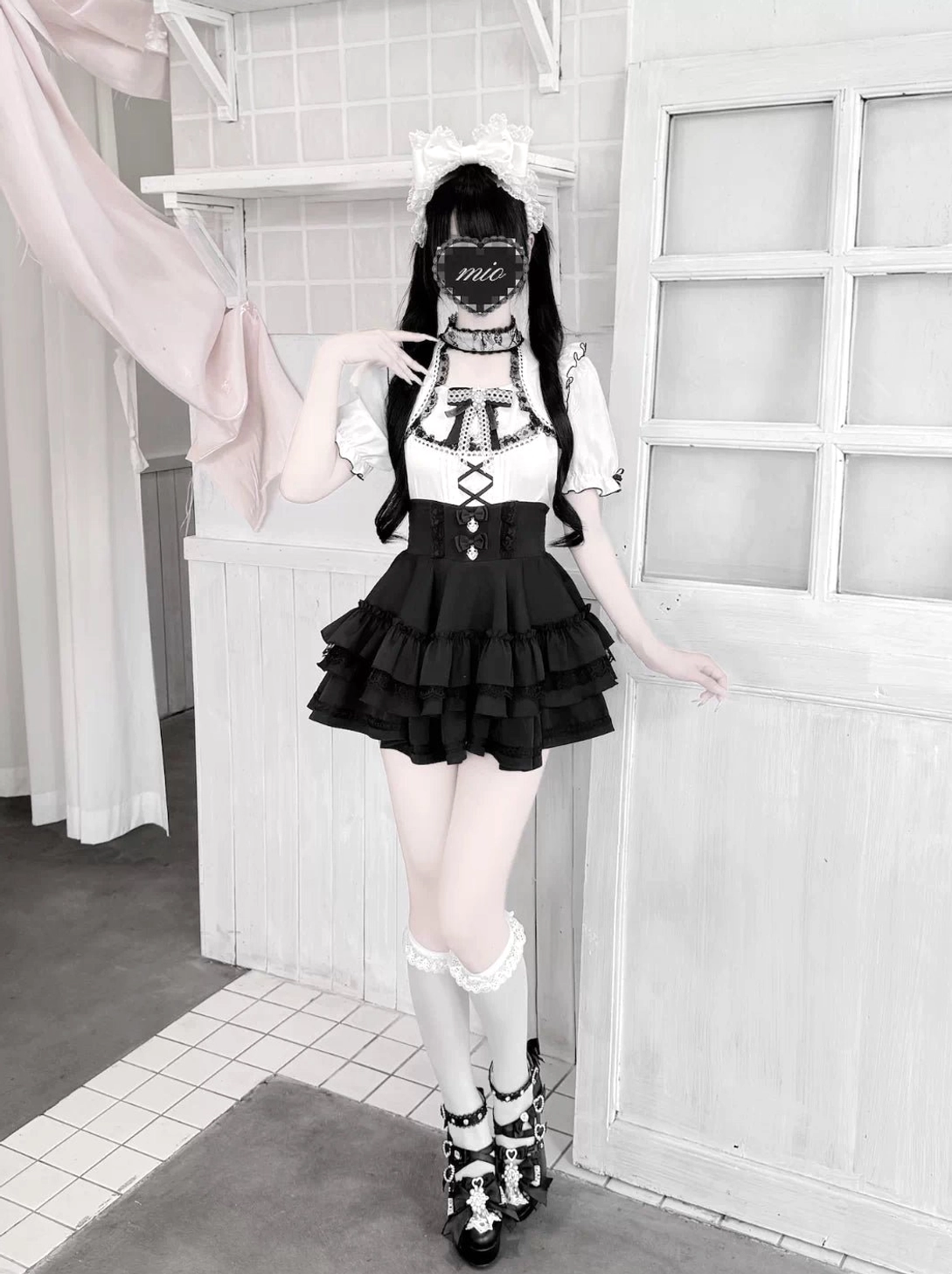 Size chart comparison Jirai Kei heart lace blouse and tiered skirt measurements in centimeters and inches