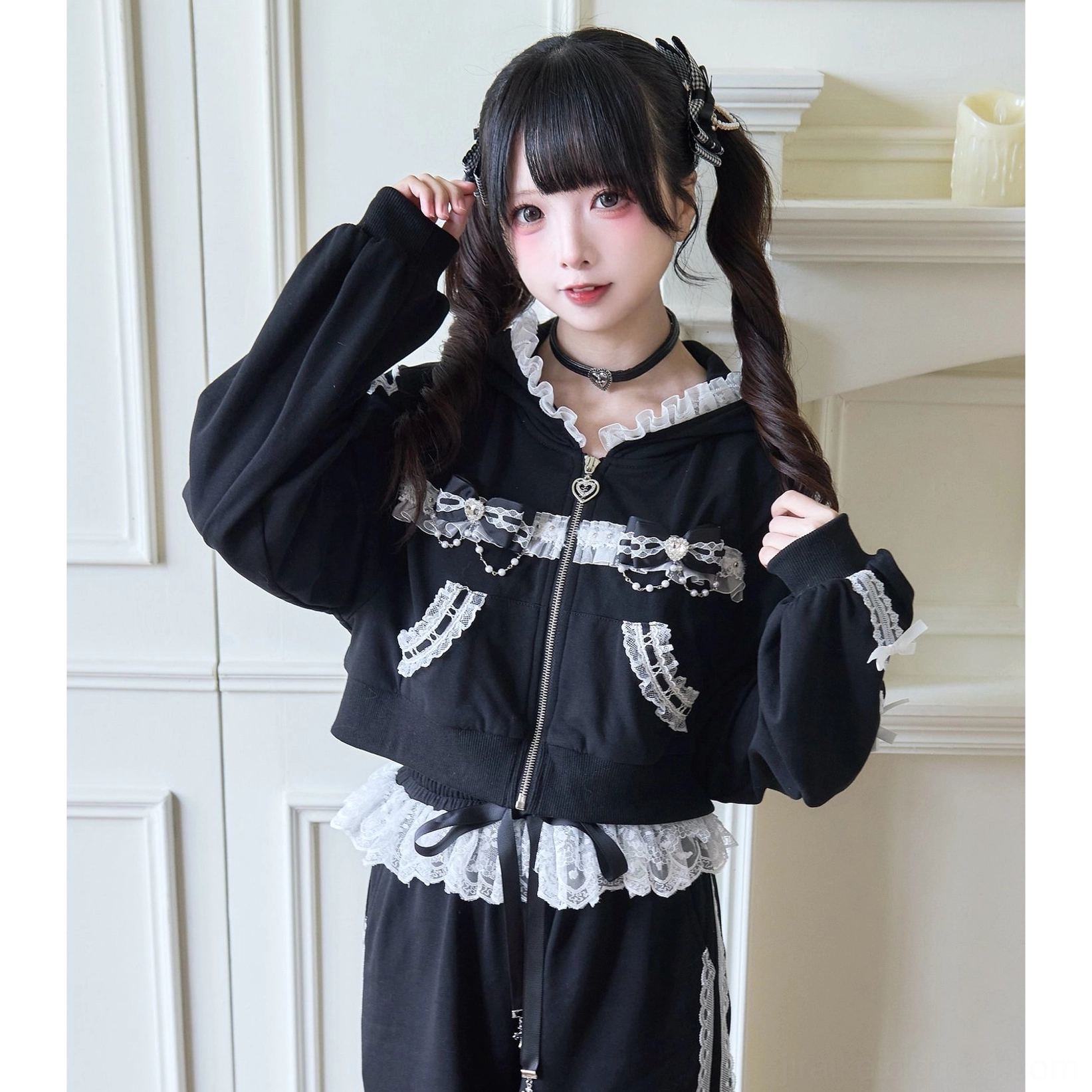 Jirai Kei hoodie hood lace trim and drawstring detail showing delicate lace framing and adjustable hood design