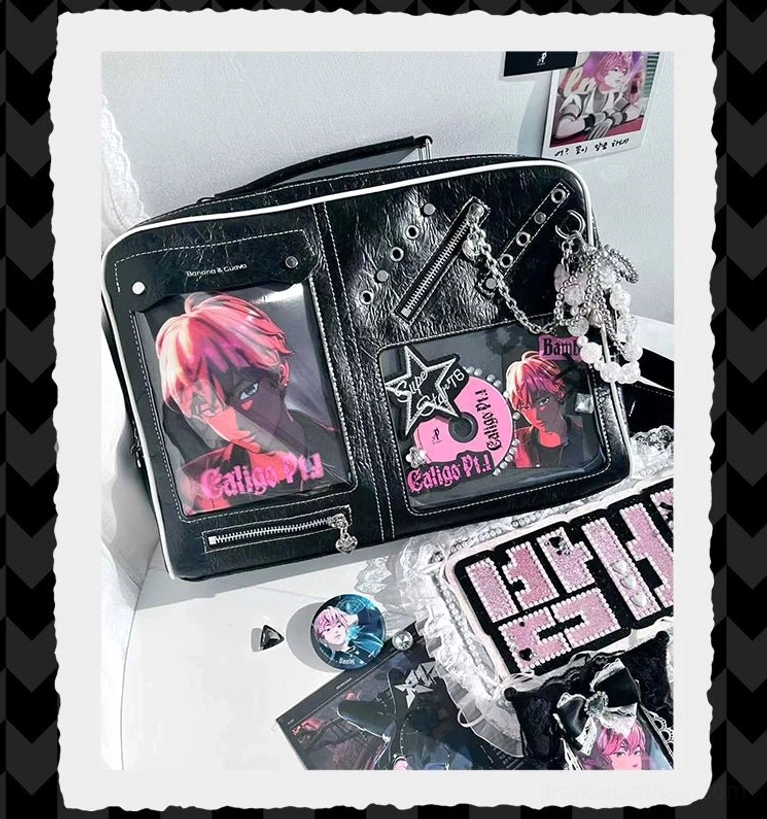 Jirai Kei ita bag crossbody mode demonstration with adjustable strap positioning and carry angles