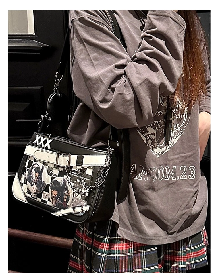 Jirai Kei ita bag held by model showing proportional size and comfortable carrying position for daily use