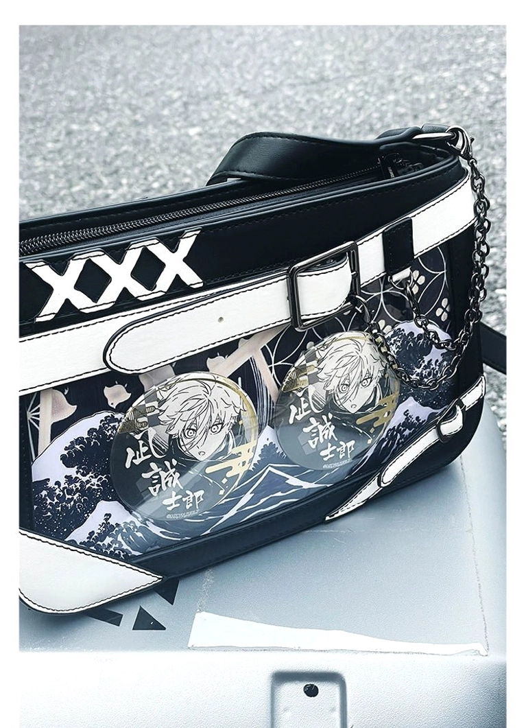 Close-up of Jirai Kei ita bag zipper closure and interior lining showing secure construction and protective padding