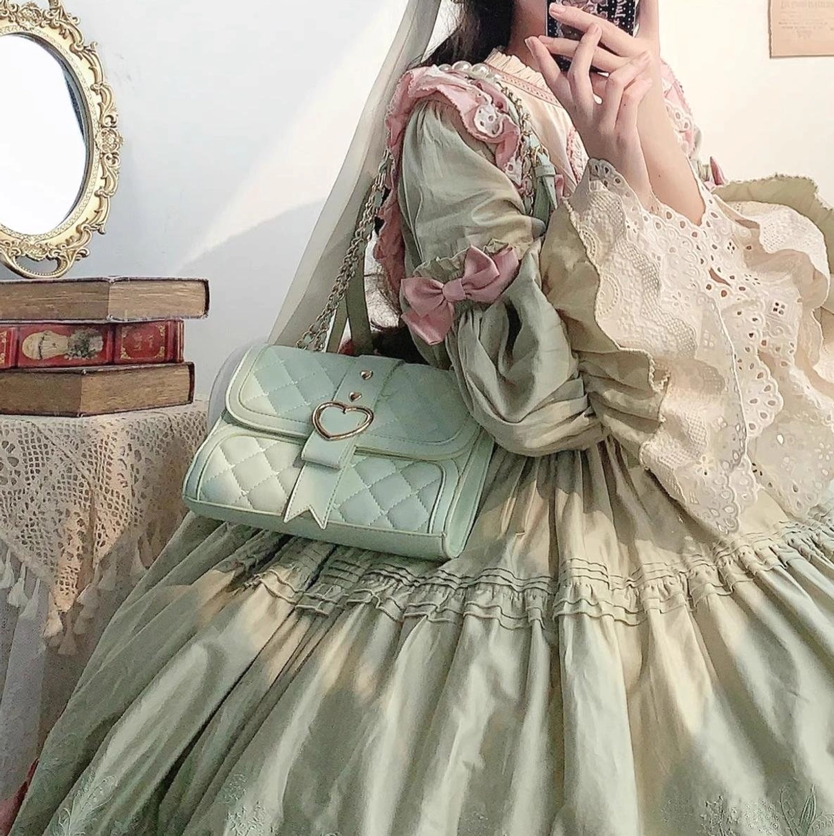 Jirai kei ita shoulder bag styling guide showing outfit coordination with casual and lolita fashion