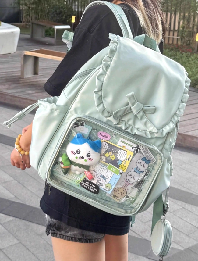 Jirai Kei kawaii itabag backpack festival and merchandise shopping usage demonstration