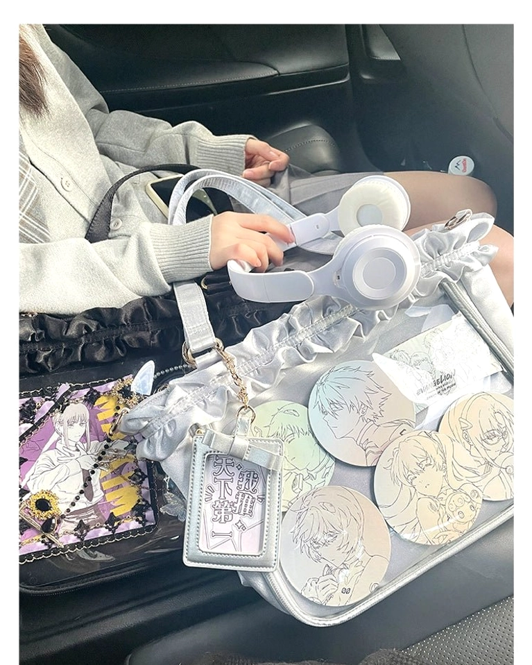 Jirai Kei itabag zipper closure mechanism detail showing smooth operation and durable construction quality