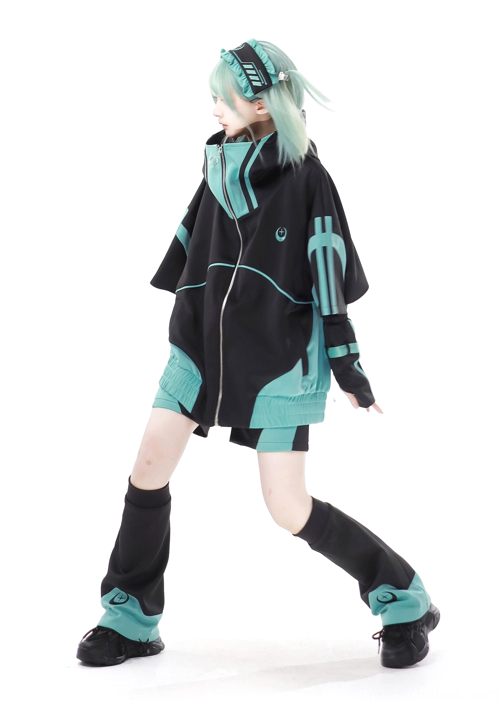 Black-teal Jirai Kei jacket back shoulder blade area showing oversized fit and contrast panel design from rear angle