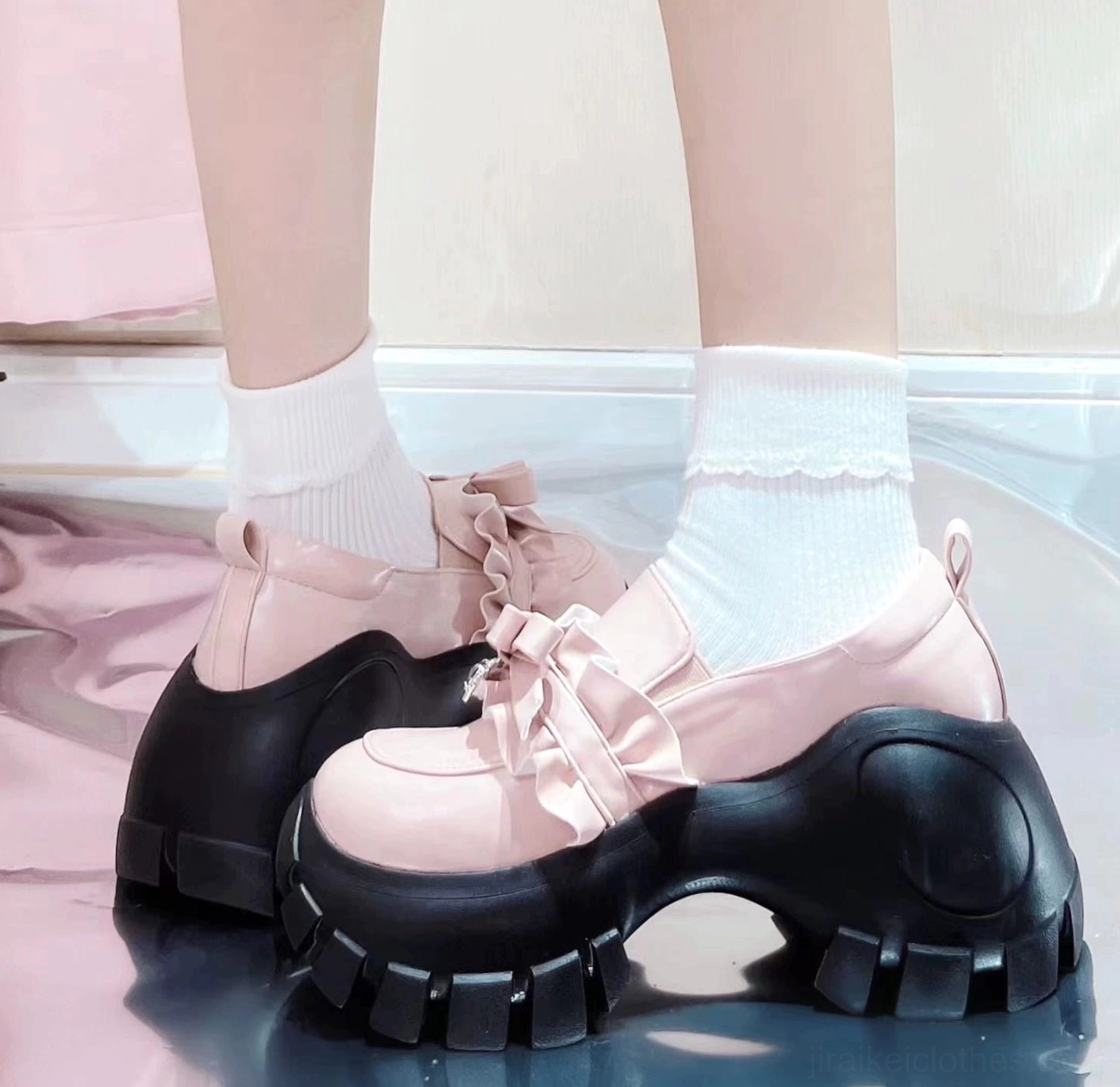 JK platform shoes sole detail showcasing thick lug construction, wear-resistant rubber, and architectural platform design