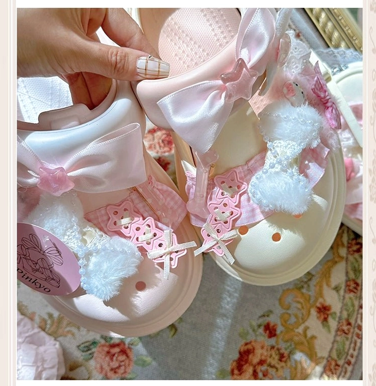 Size guide chart for Jirai Kei kawaii clog sandals with centimeter and inch measurements, recommendation to order one size up for optimal fit