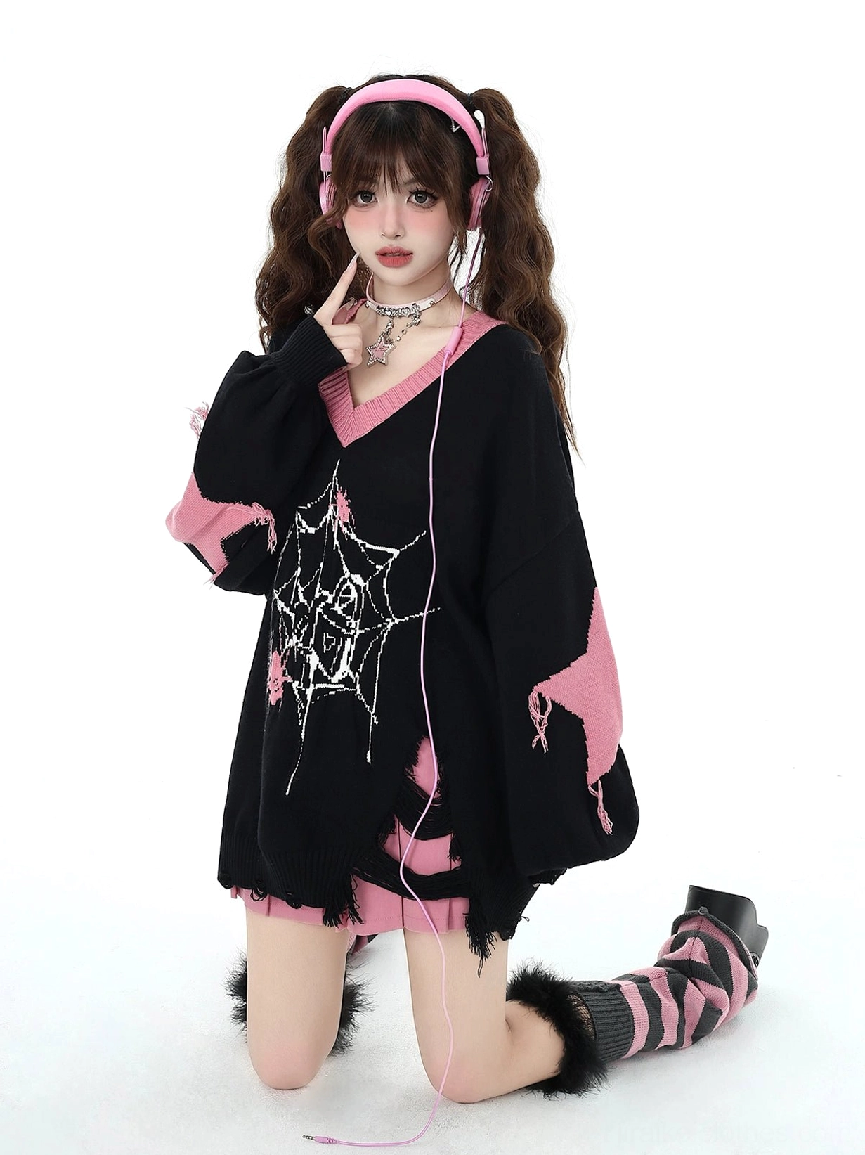 Black and pink Jirai Kei knit sweater size comparison and fit guide for S and M sizing options