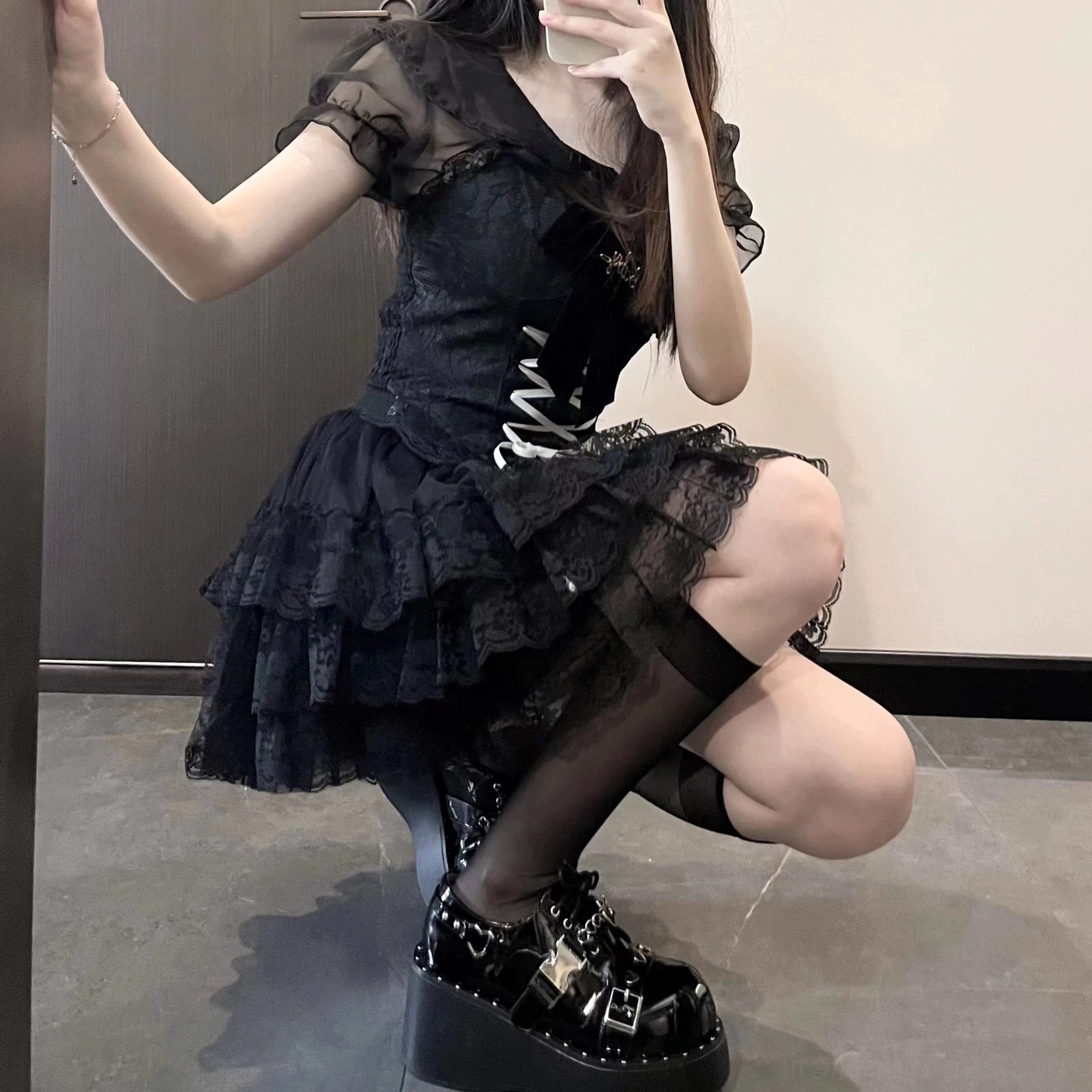 Jirai Kei lace blouse and puffy skirt complete outfit sizing and fit guide reference image for Y2K gothic lolita set